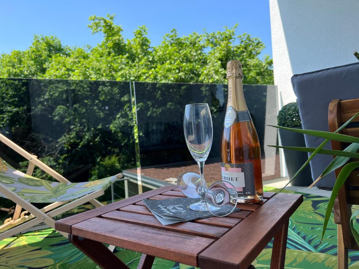 Designapartment Blue Sky -55M2-Free Parking & Wifi Graz Exterior foto